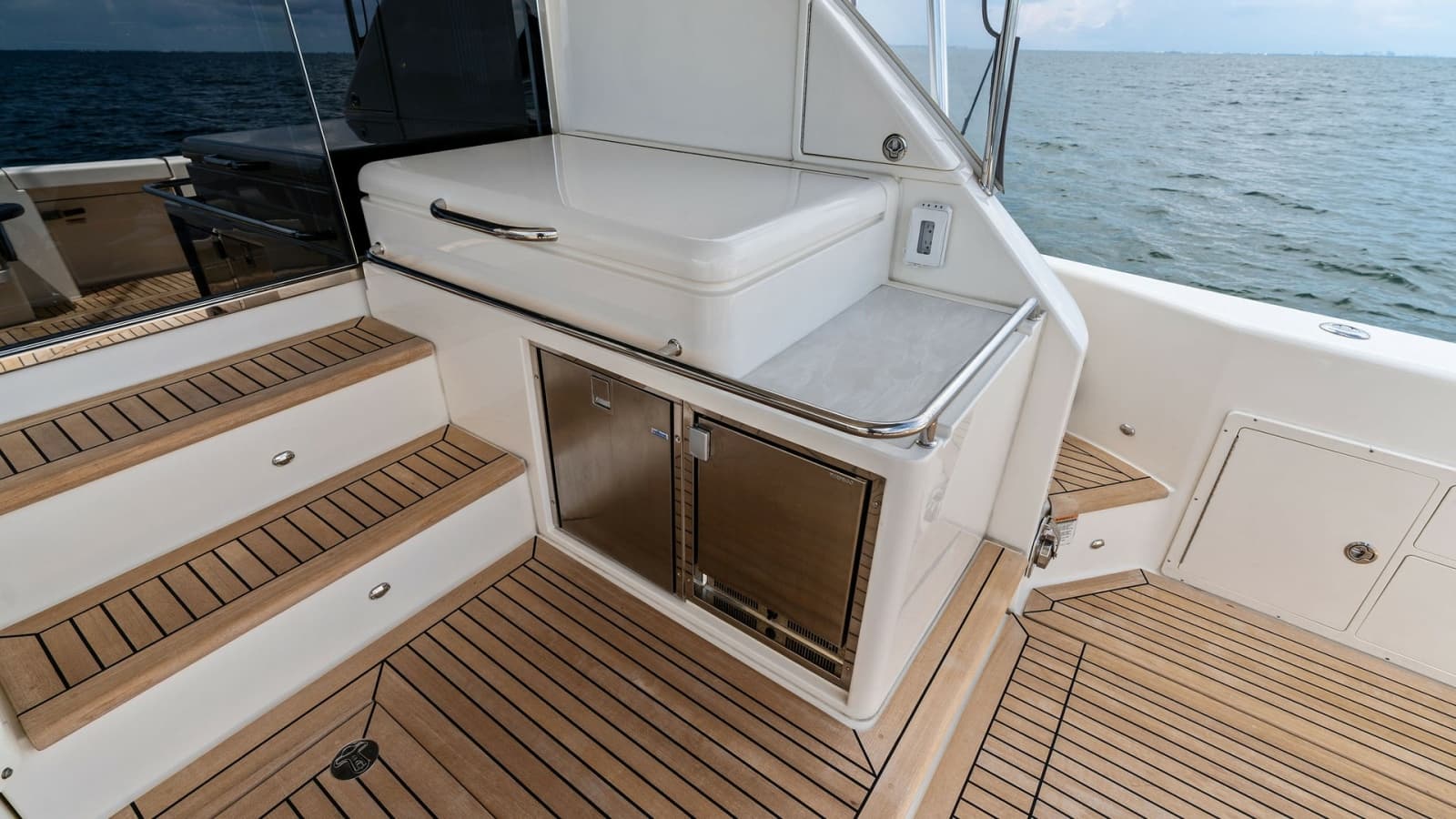 2021 Riviera 57 Enclosed Bridge - Photo 14