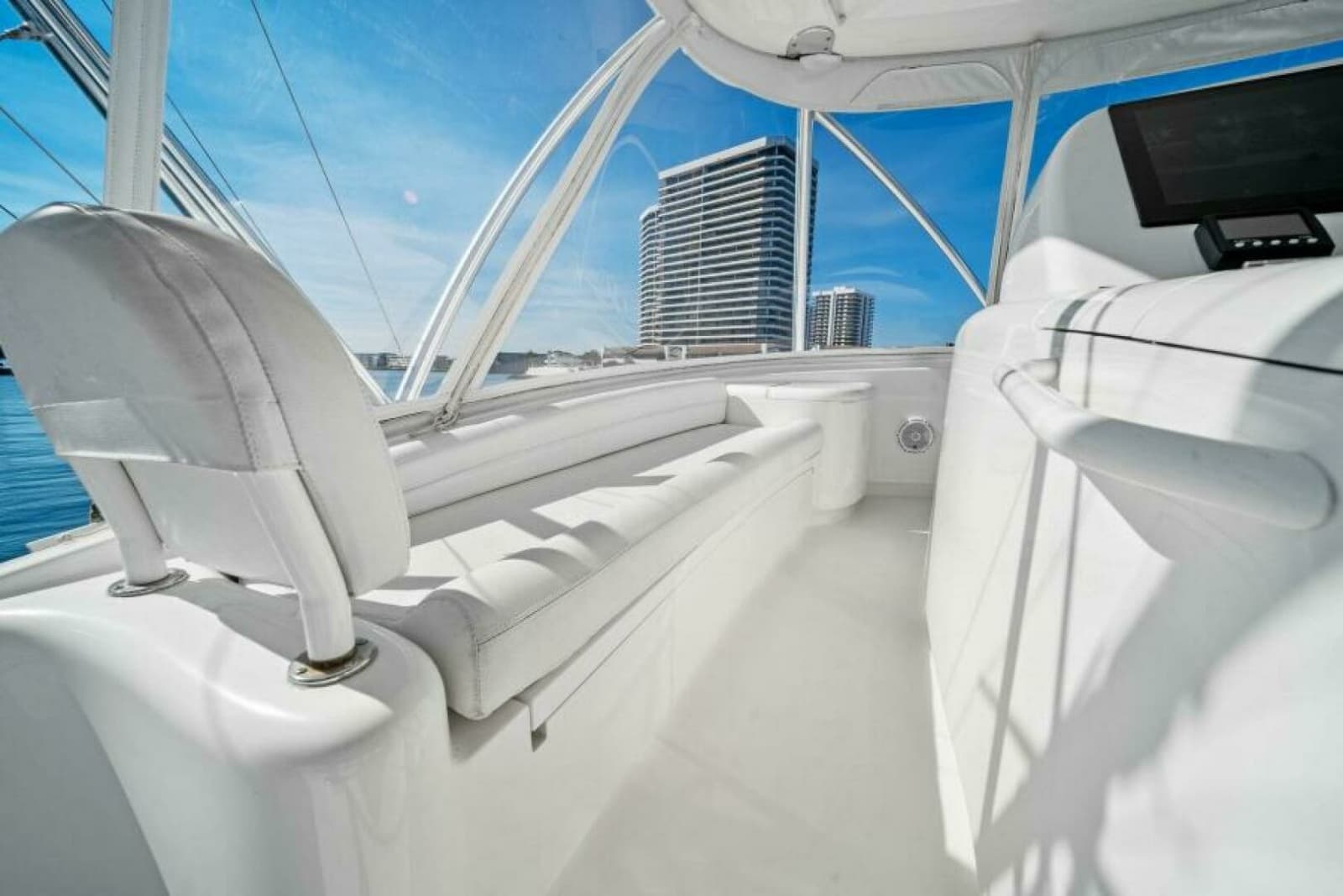 2016 Viking 55 Convertible - Photo 41