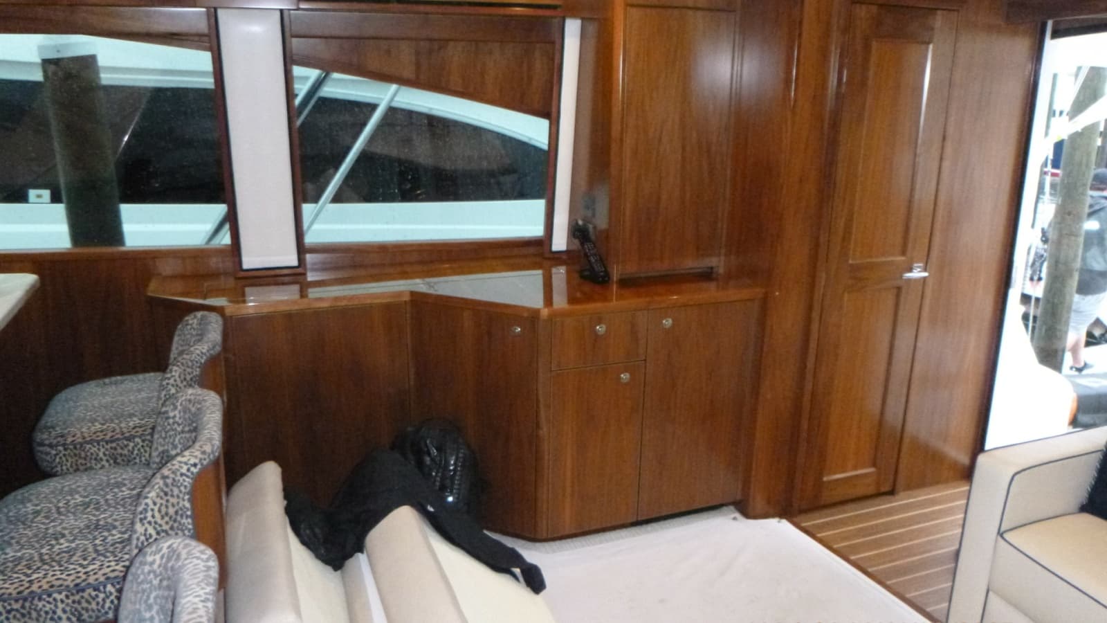 2022 Viking 68 Convertible - Photo 10