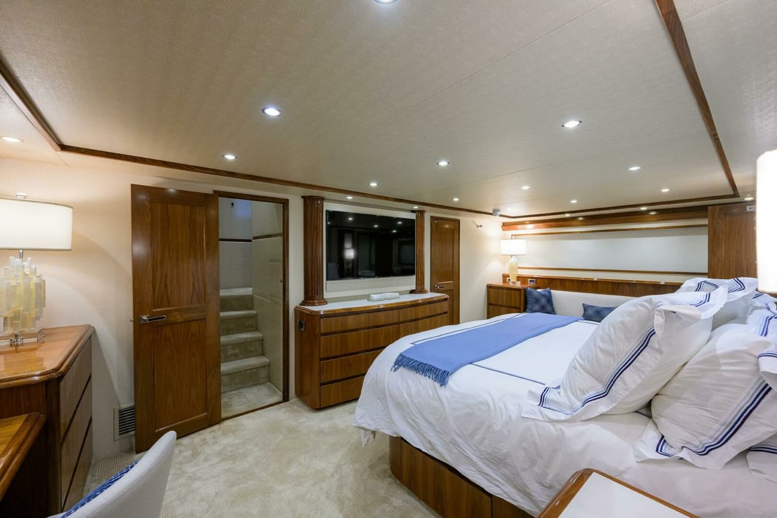 2017 Viking 92 Enclosed Bridge - Photo 46