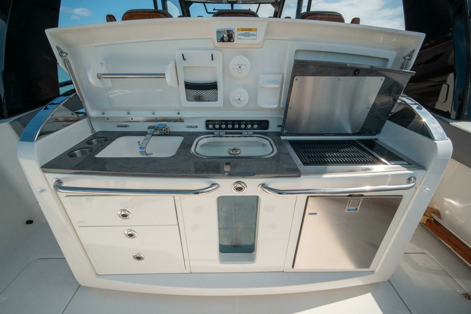 2023 Boston Whaler 420 Outrage - Photo 9