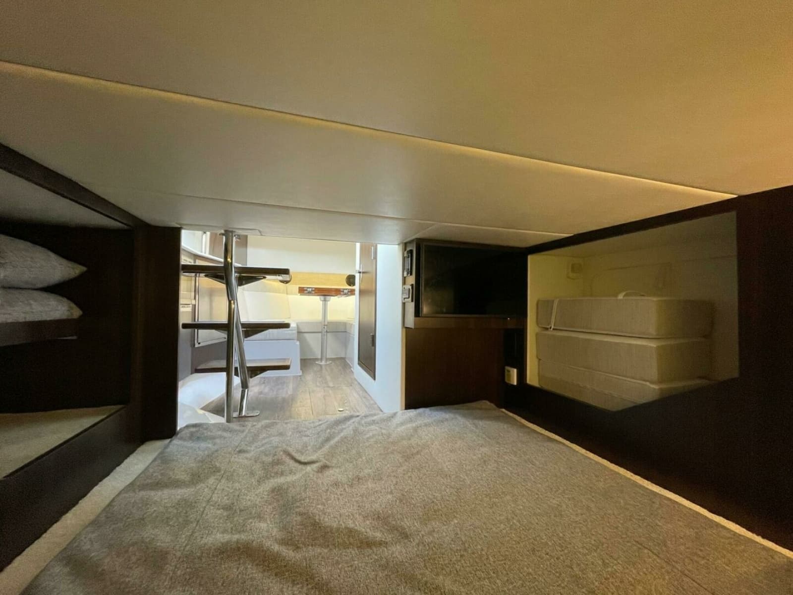 2023 Cruisers Yachts 38 GLS - Photo 21