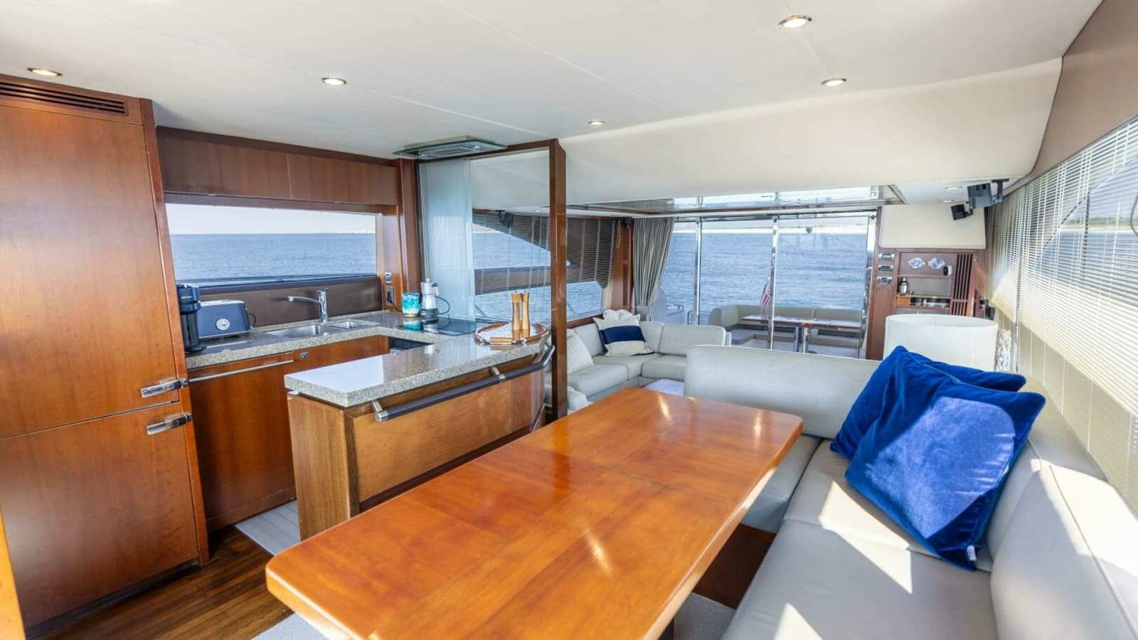 2011 Princess 64 - Photo 11