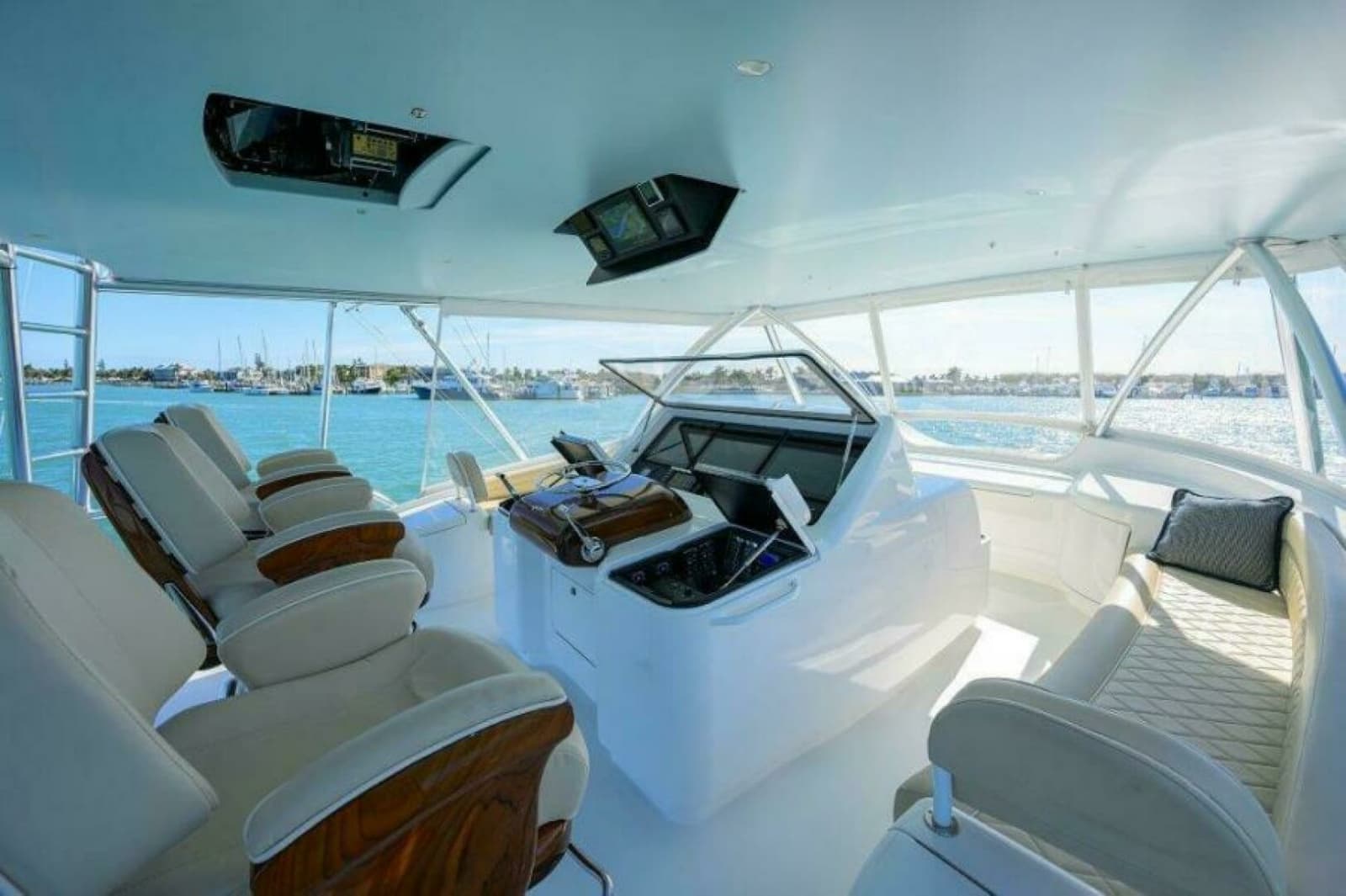 2020 Viking 72 Convertible - Photo 35