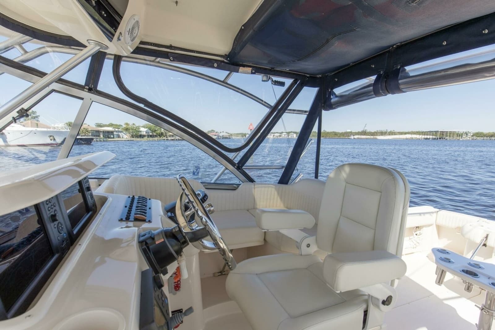 2009 Grady-White 330 Express - Photo 9