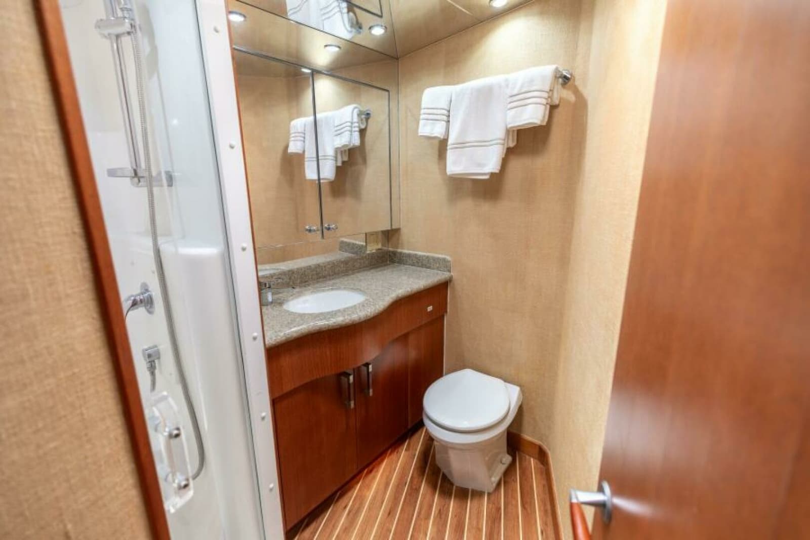 2008 Hatteras 60 Convertible - Photo 25
