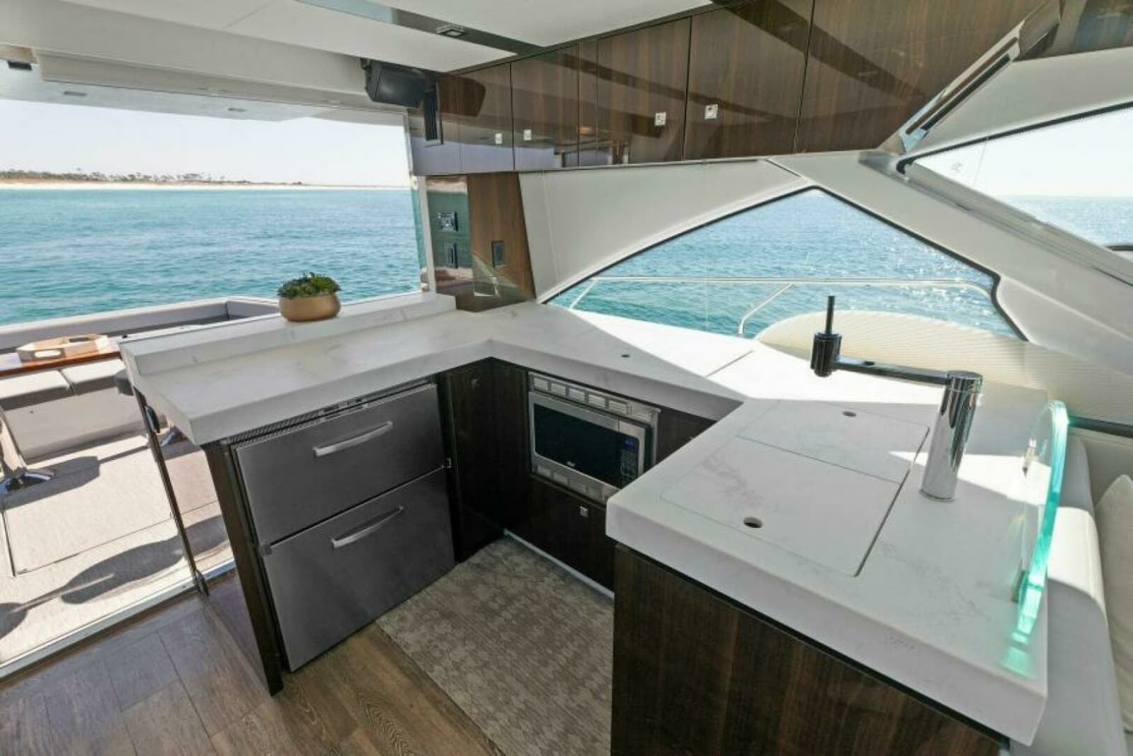 2023 Cruisers Yachts 60 Cantius Fly - Photo 3