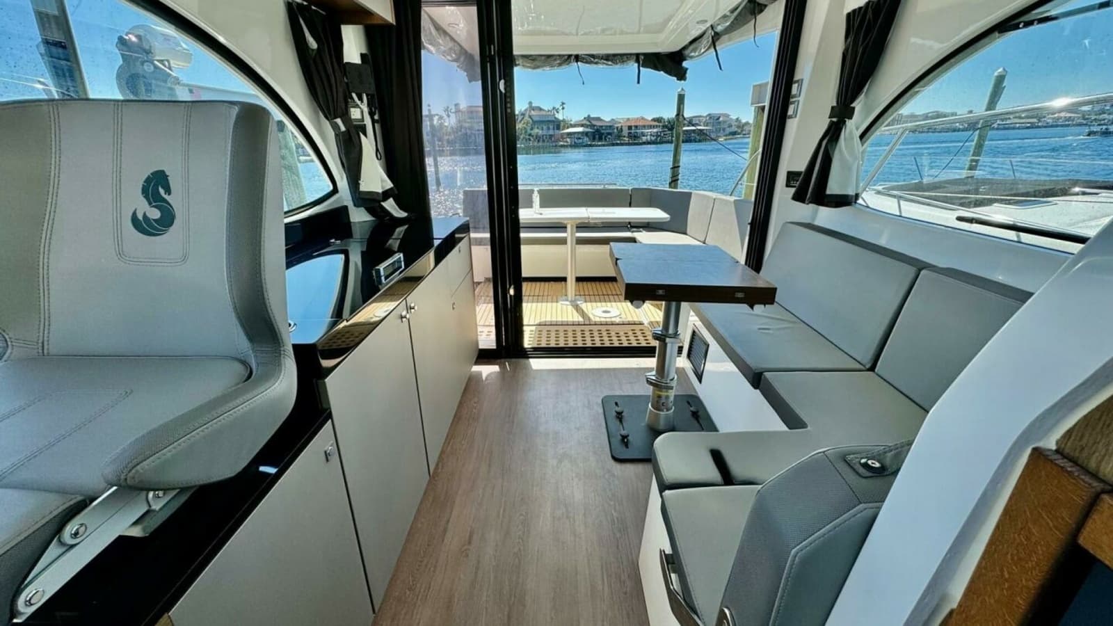 2022 Beneteau Antares 11 - Photo 2