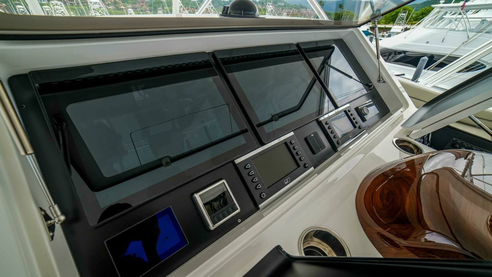 2023 Viking 72 Convertible - Photo 21