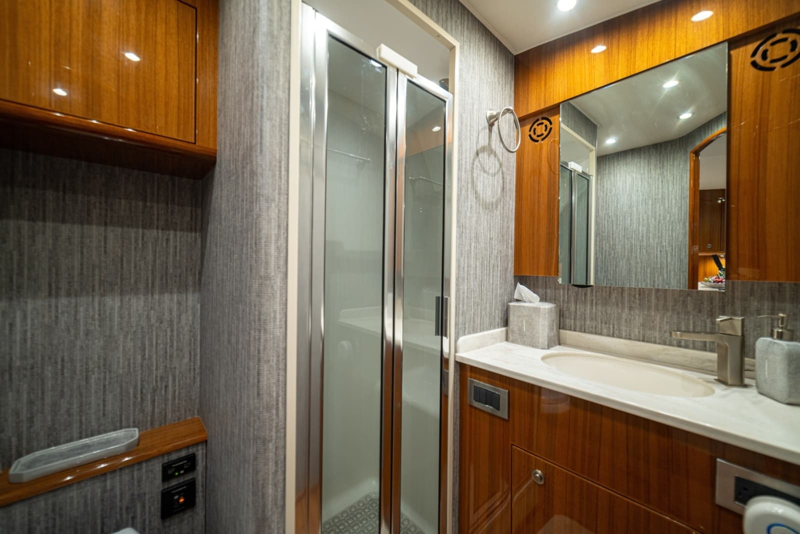 2023 Viking 46 Billfish - Photo 22