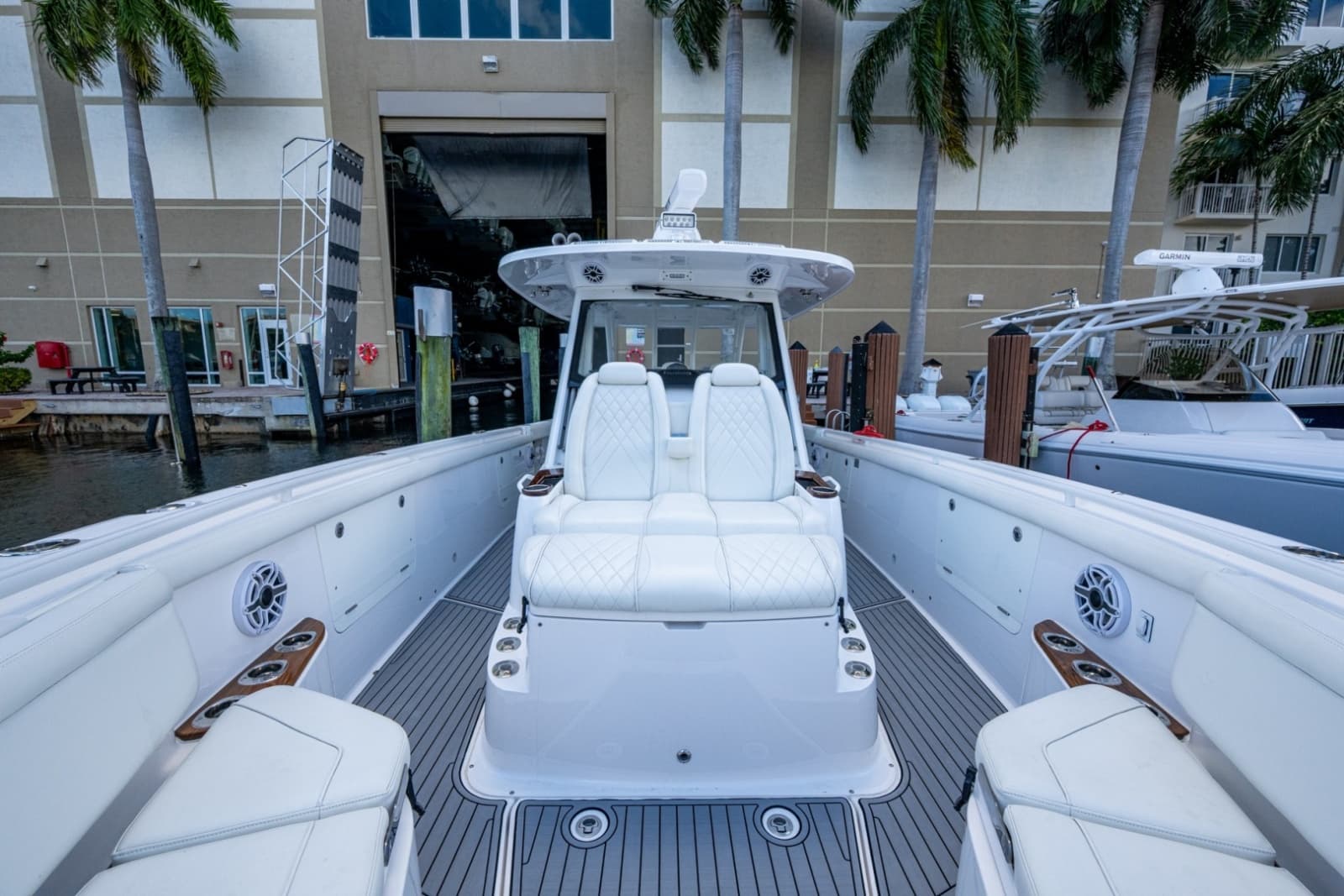 2020 Everglades 395 Center Console - Photo 4