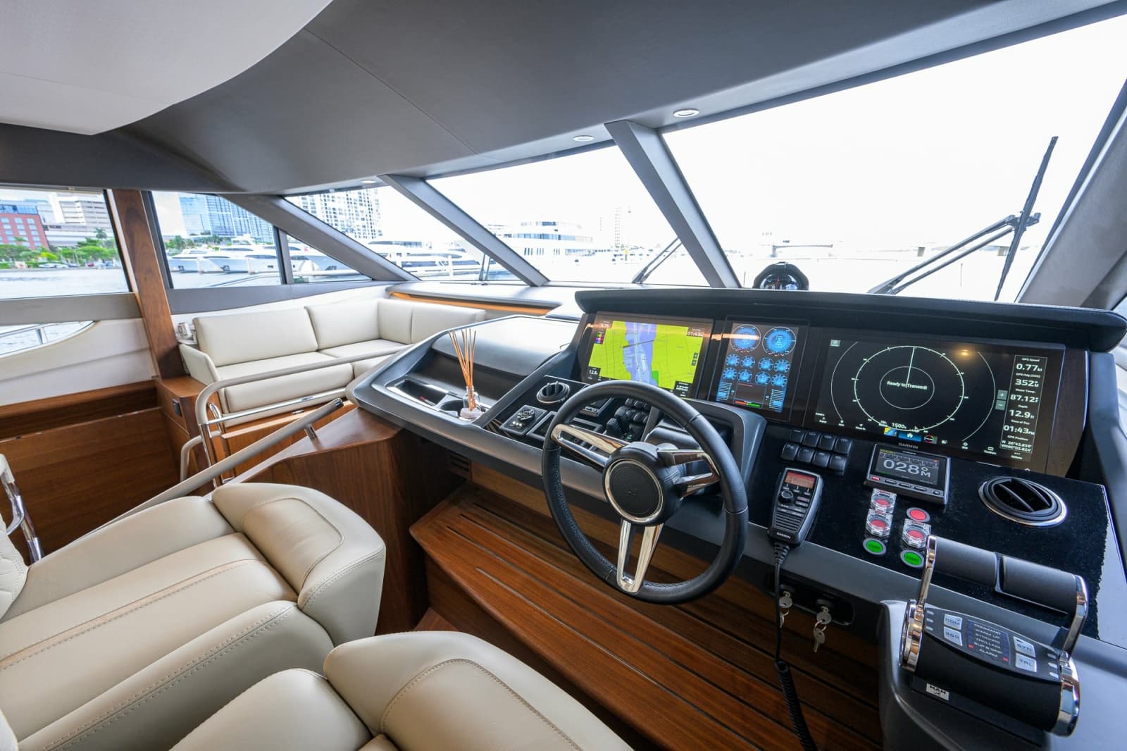2022 Princess Y78 - Photo 33