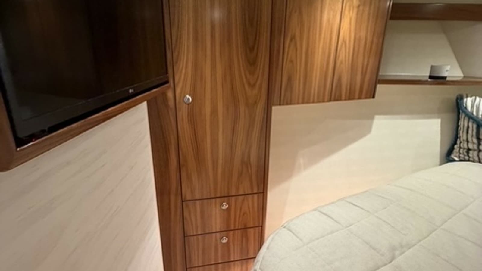 2022 Viking 68 Convertible - Photo 24
