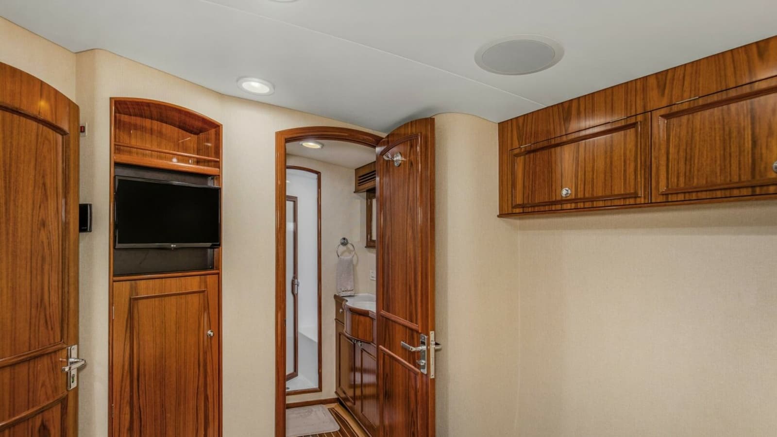 2005 Whiticar 76 Enclosed Bridge - Photo 31