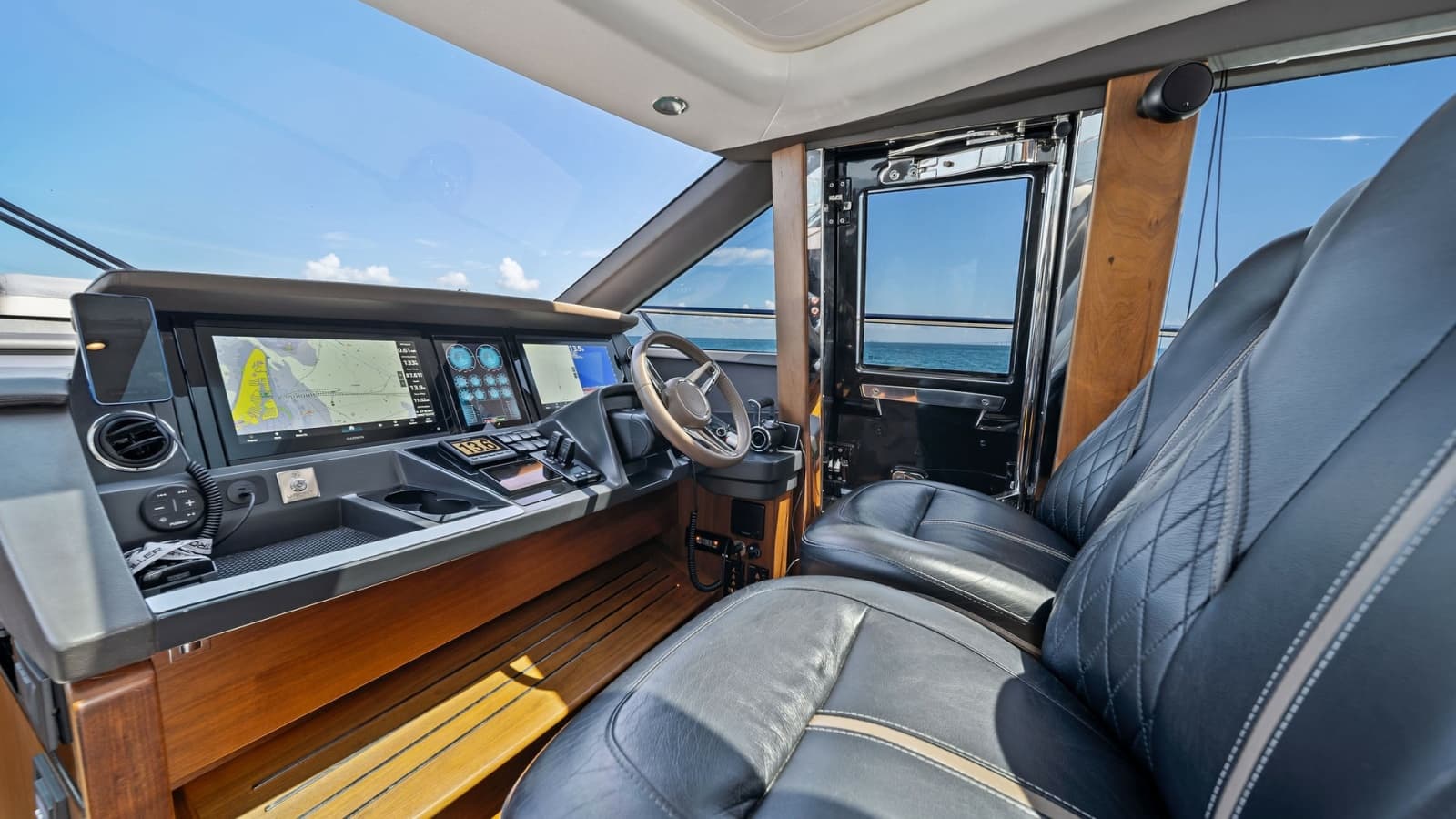 2019 Princess V65 - Photo 3