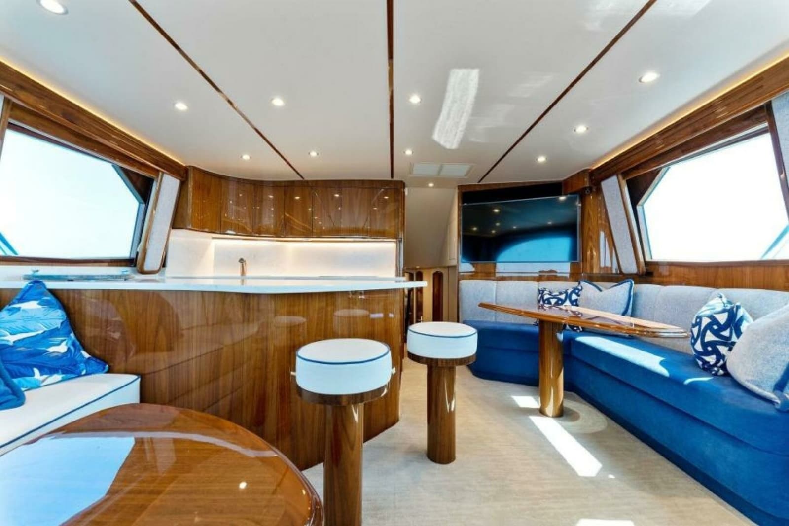 2021 Viking 54 Convertible - Photo 32