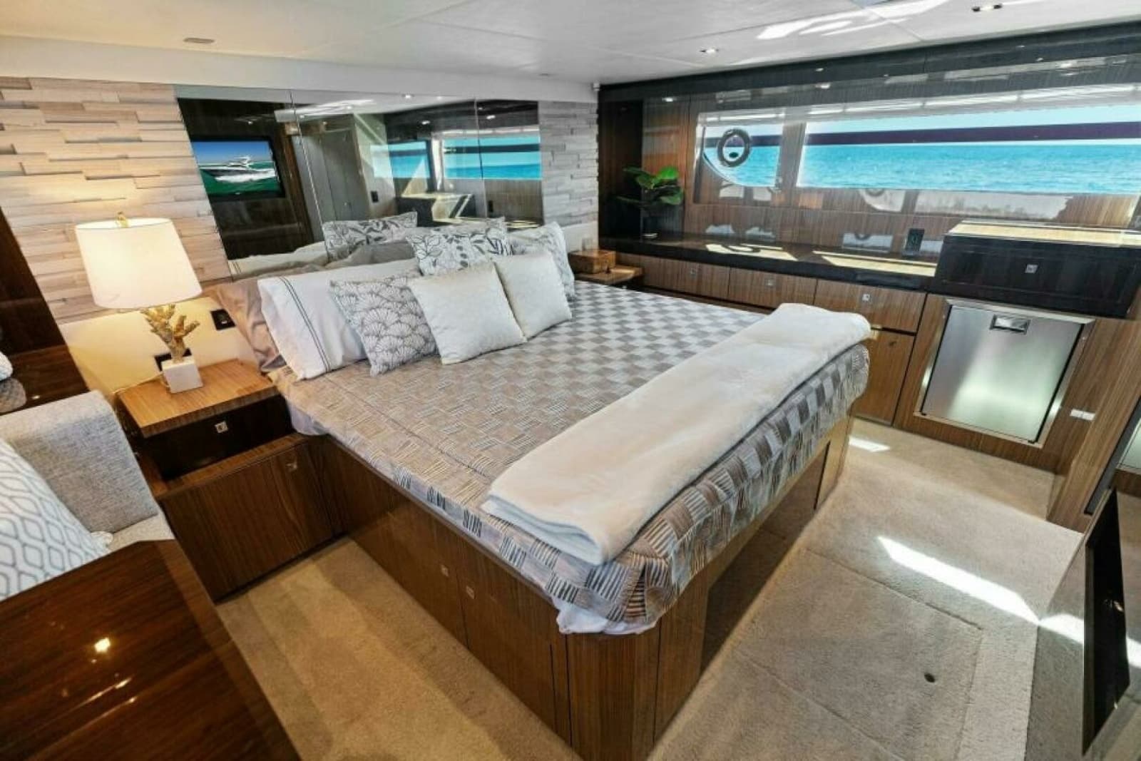 2023 Cruisers Yachts 60 Cantius Fly - Photo 17