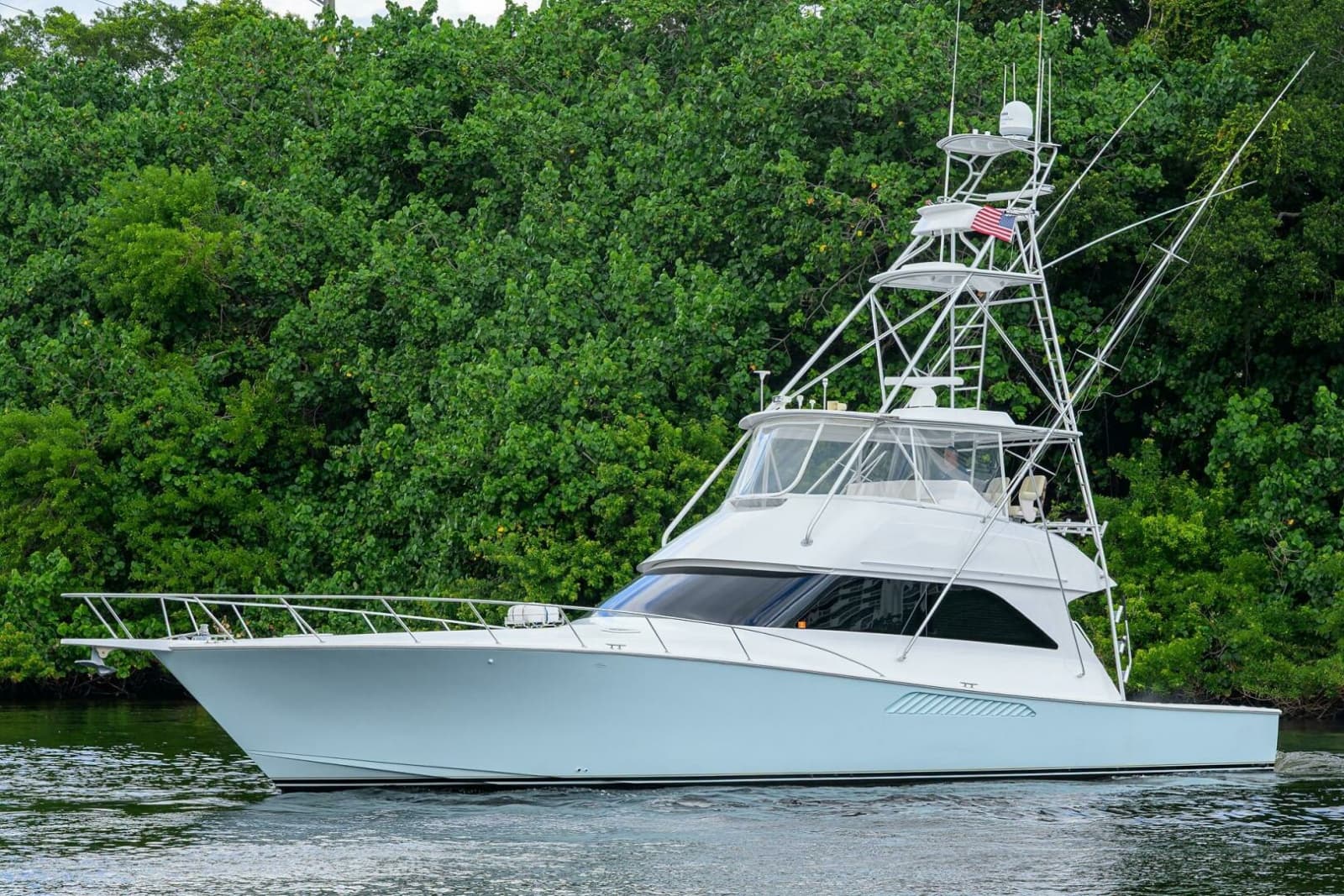 2004 Viking 56 Convertible - Photo 7
