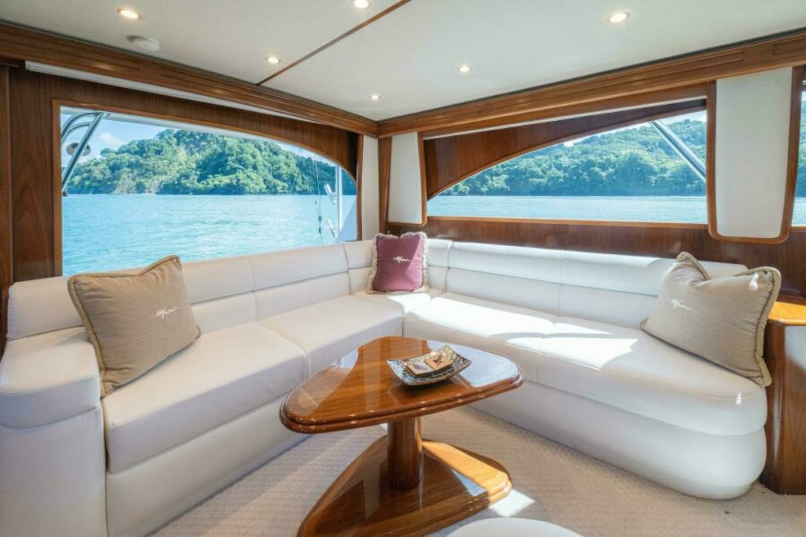 2017 Viking 62 Convertible - Photo 10