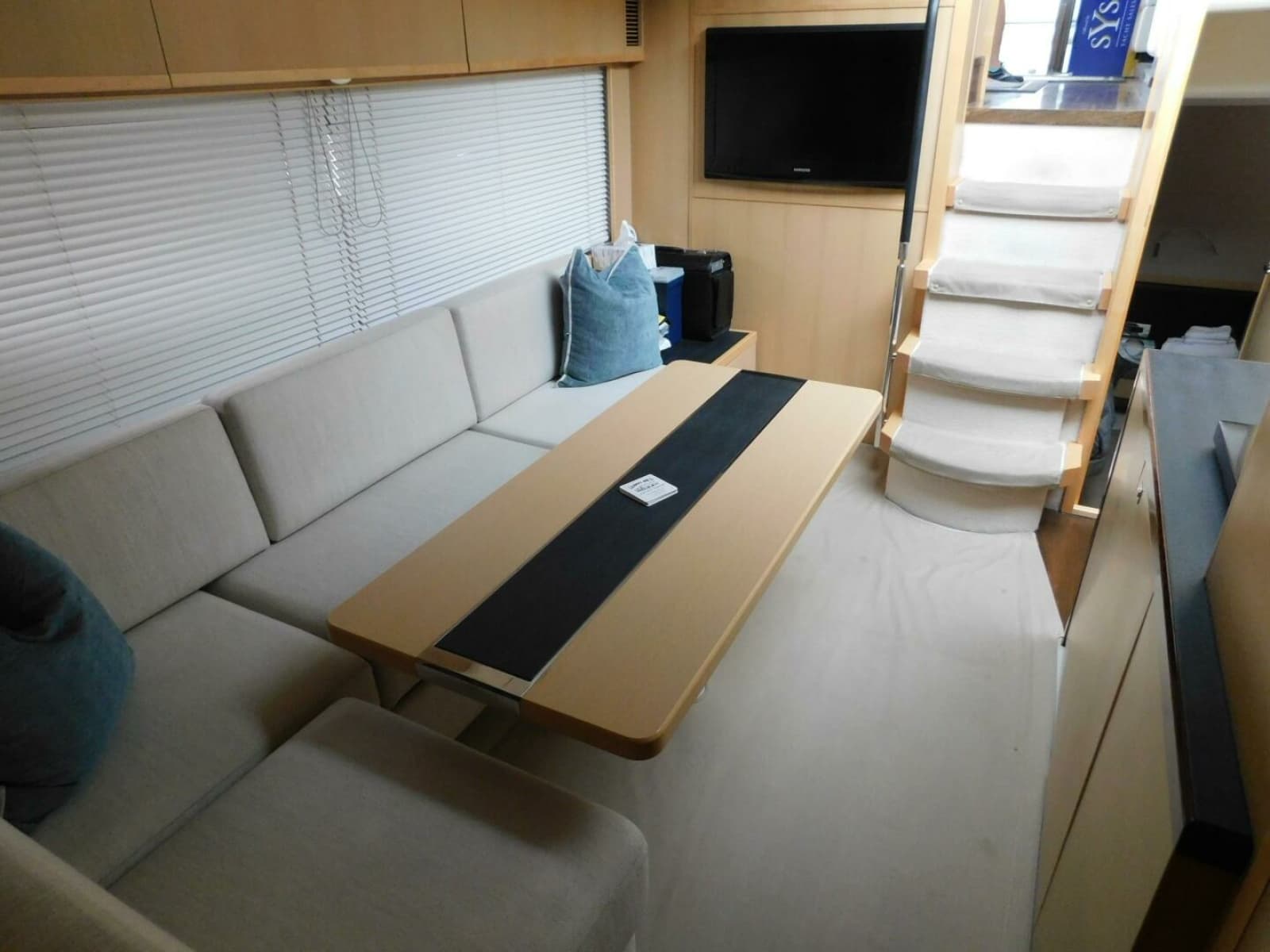 2011 Princess V52 - Photo 19