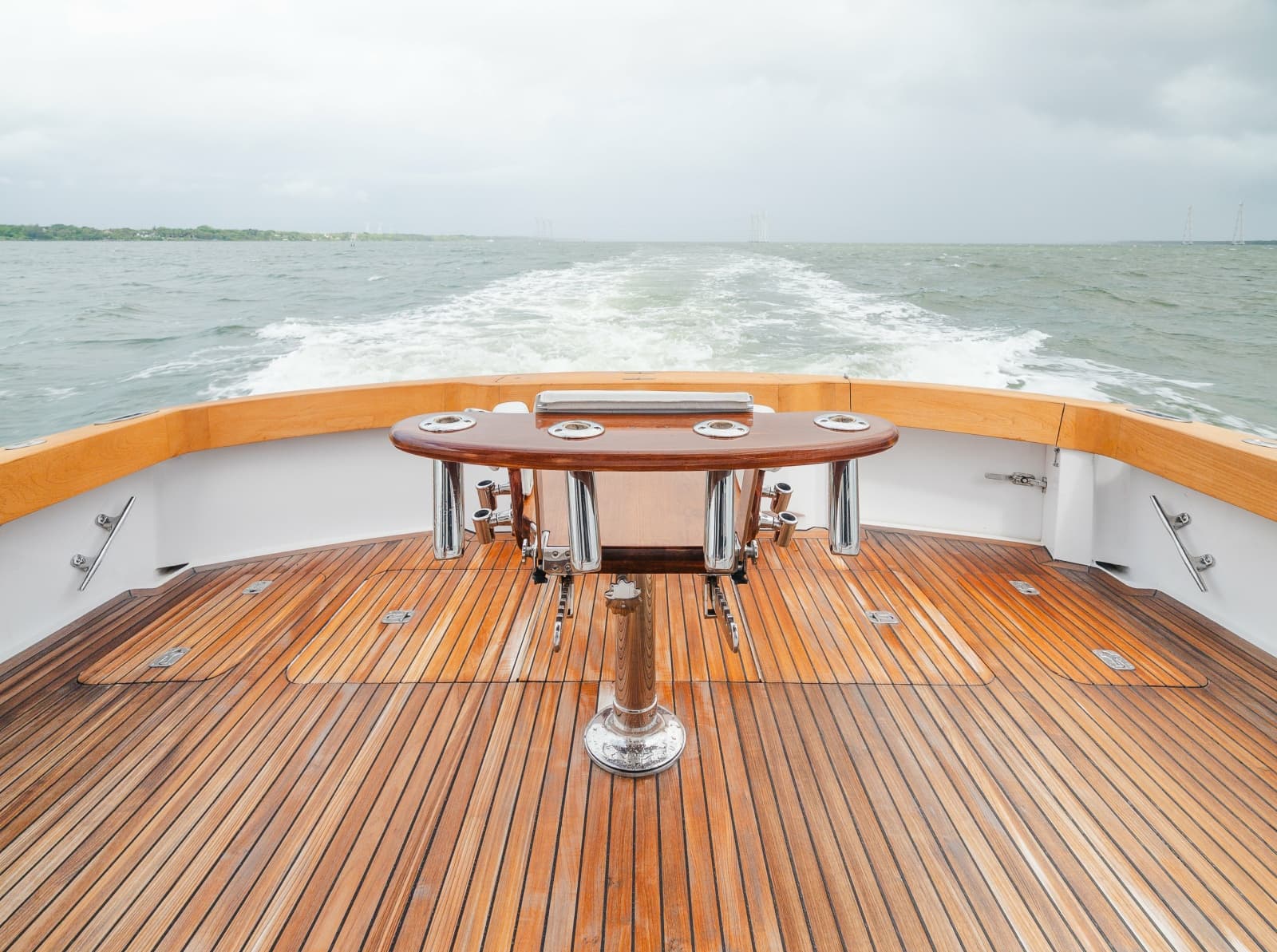 2005 Hatteras 60 Convertible - Photo 16