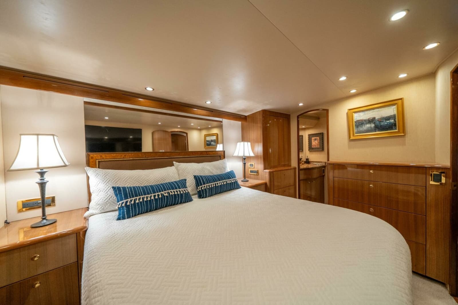 2006 Viking 68 Convertible - Photo 30