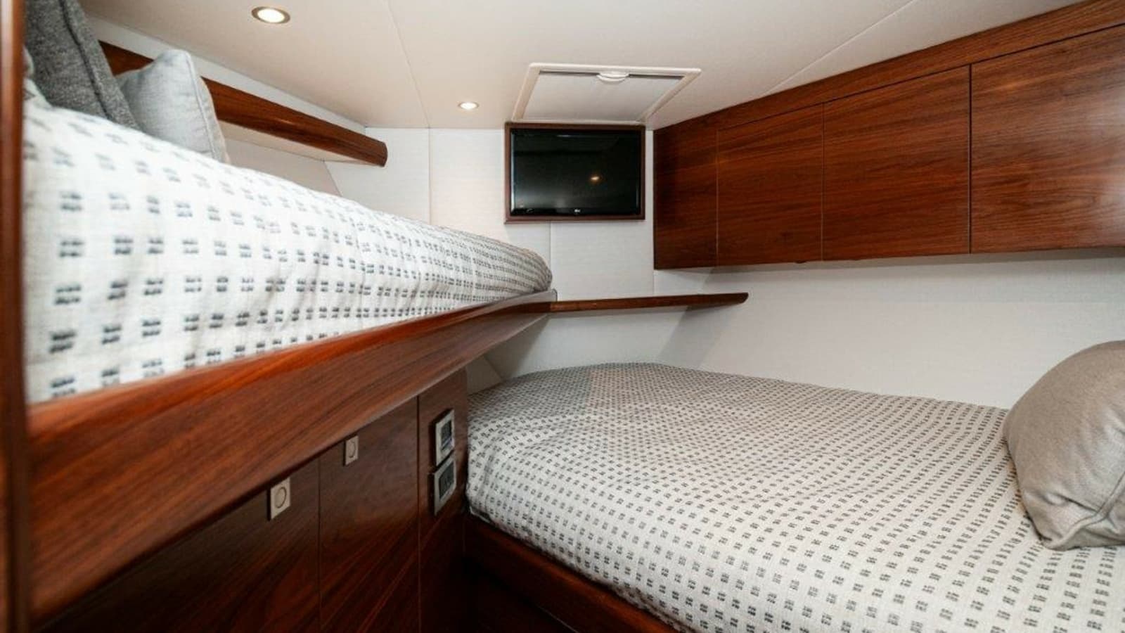 2025 Viking 58 Convertible - Photo 25