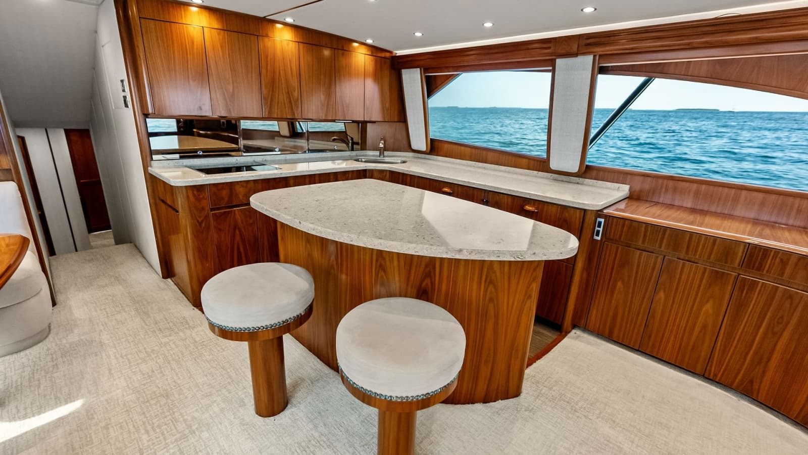 2018 Viking 62 Convertible - Photo 9