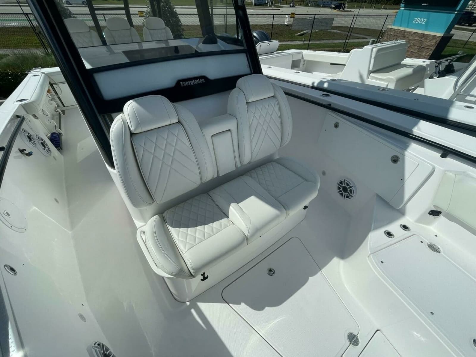 2022 Everglades 335 Center Console - Photo 17