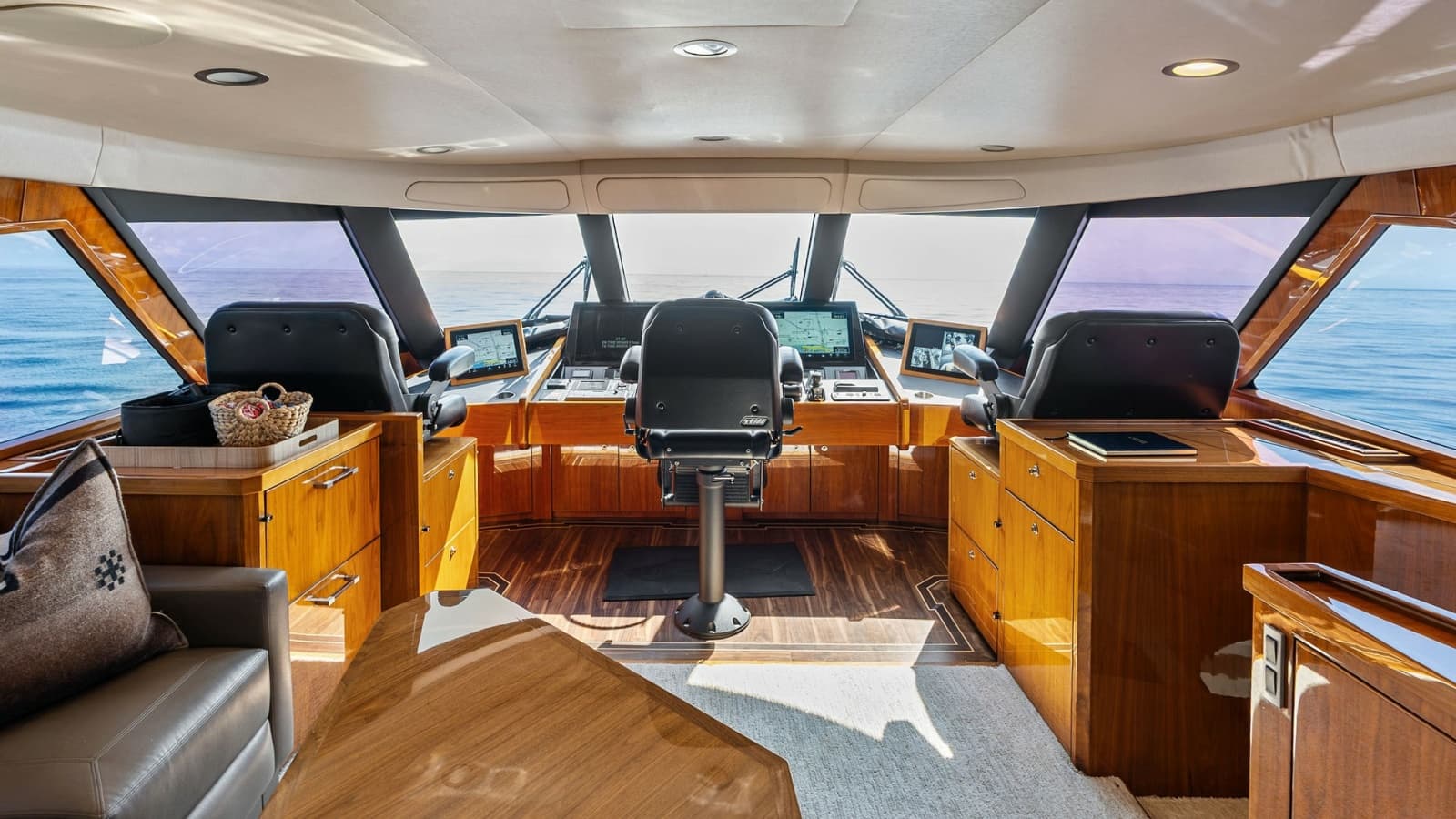 2017 Viking 80 Convertible - Photo 39