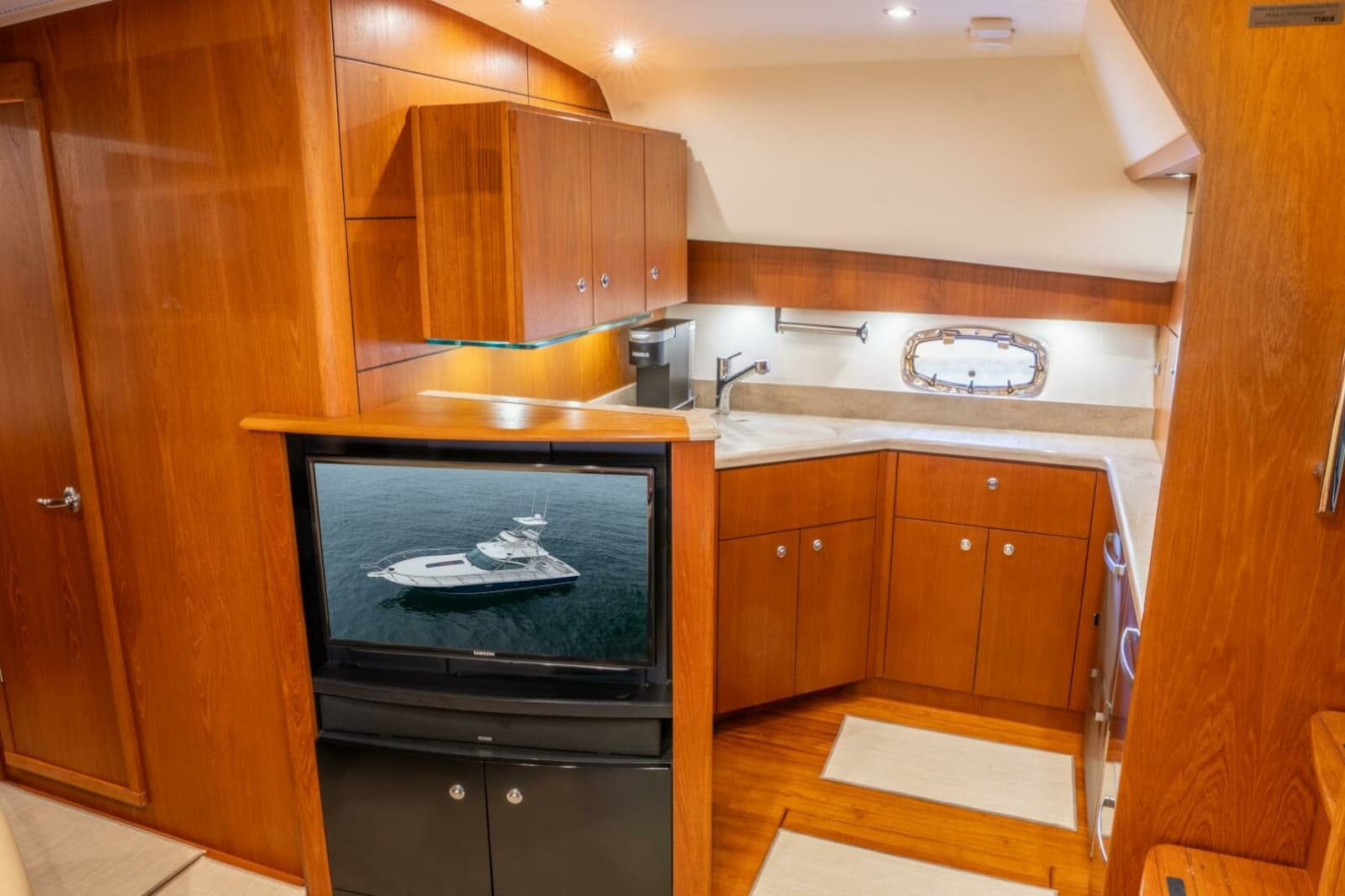 2015 Tiara Yachts 4300 Open - Photo 10