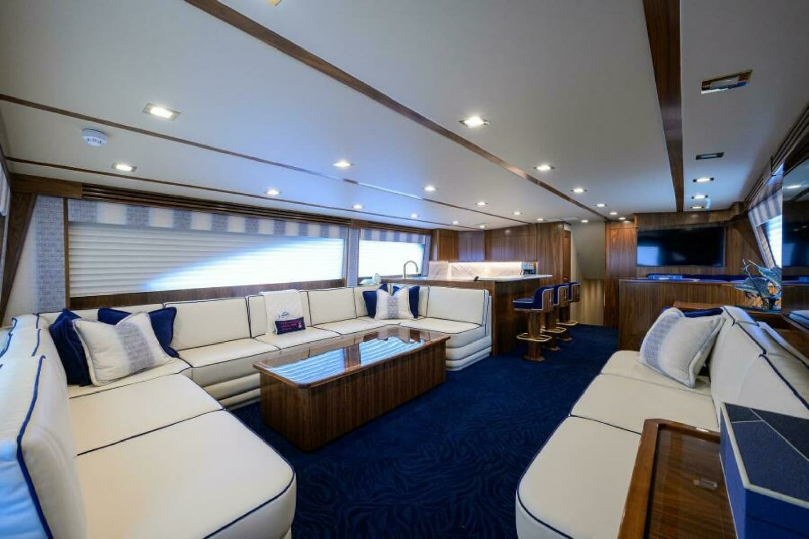 2024 Viking 80 Convertible - Photo 2