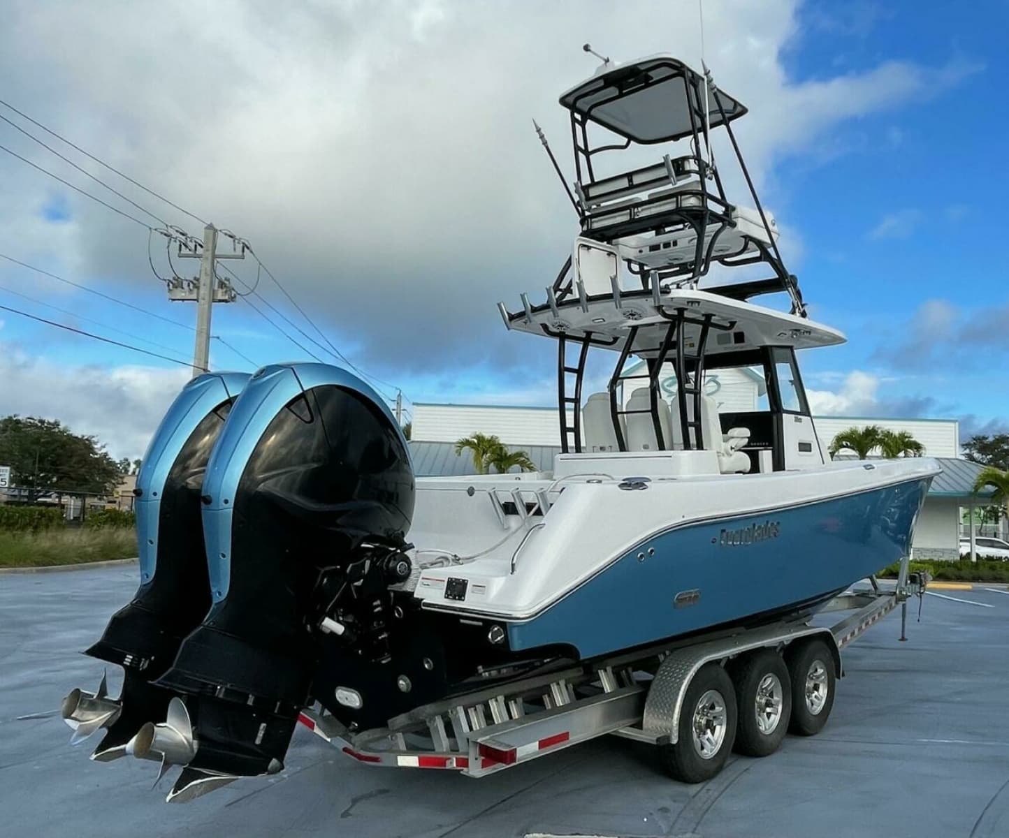 2022 Everglades 335 Center Console - Photo 4