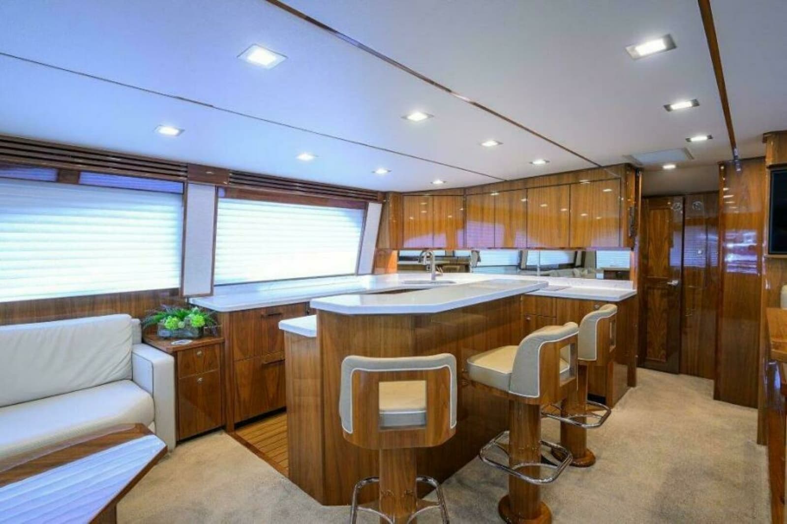 2020 Viking 72 Convertible - Photo 8