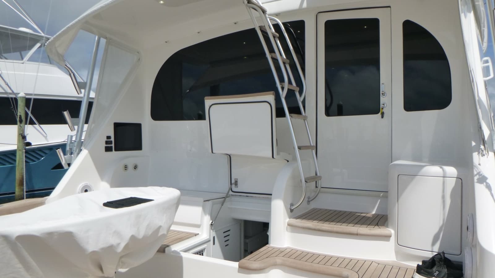2022 Viking 68 Convertible - Photo 5