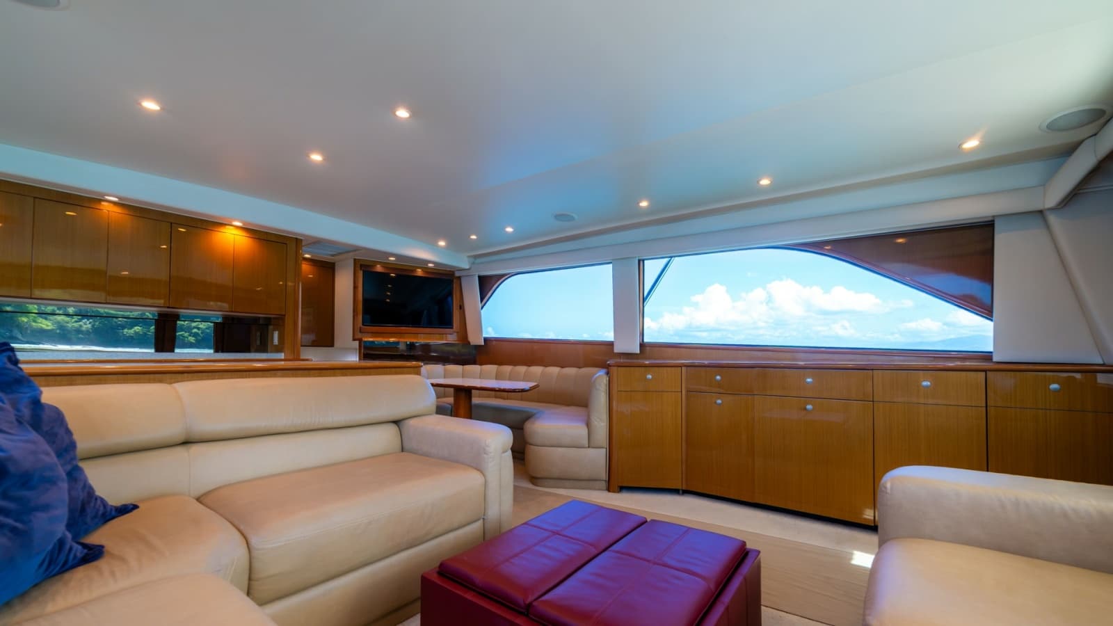 2001 Viking 61 Convertible - Photo 8