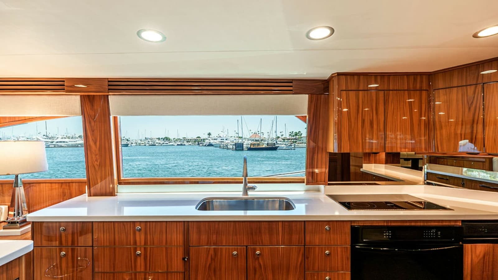 2019 Viking 80 Skybridge - Photo 13
