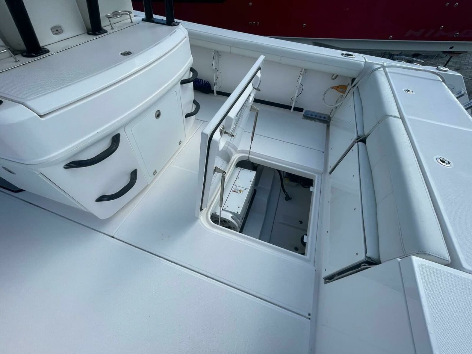 2022 Everglades 335 Center Console - Photo 6