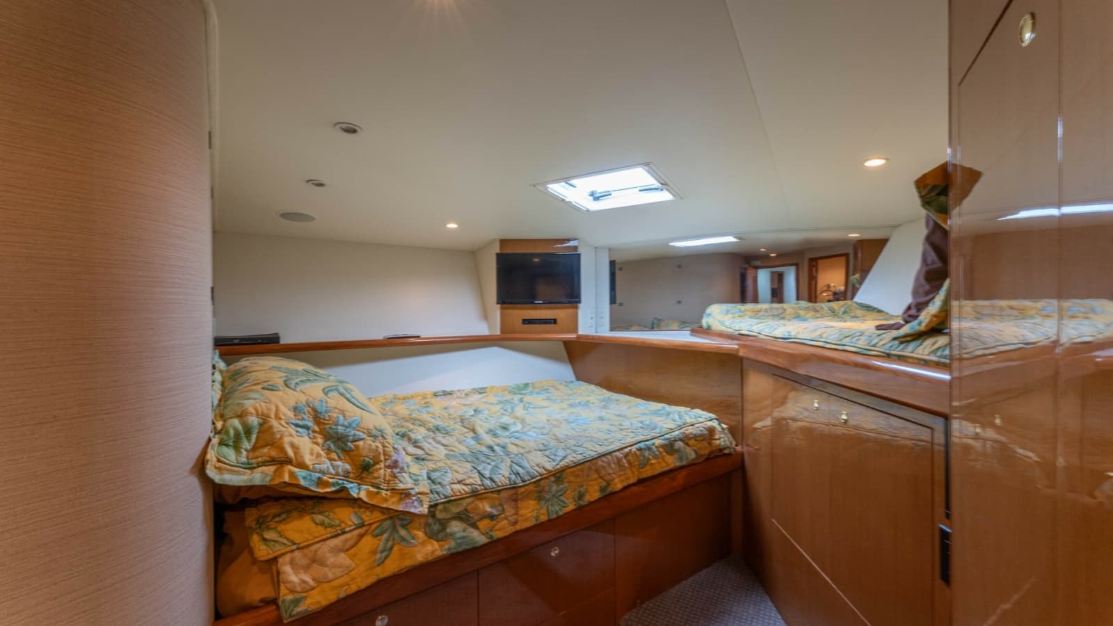 2001 Viking 65 Enclosed Bridge - Photo 20