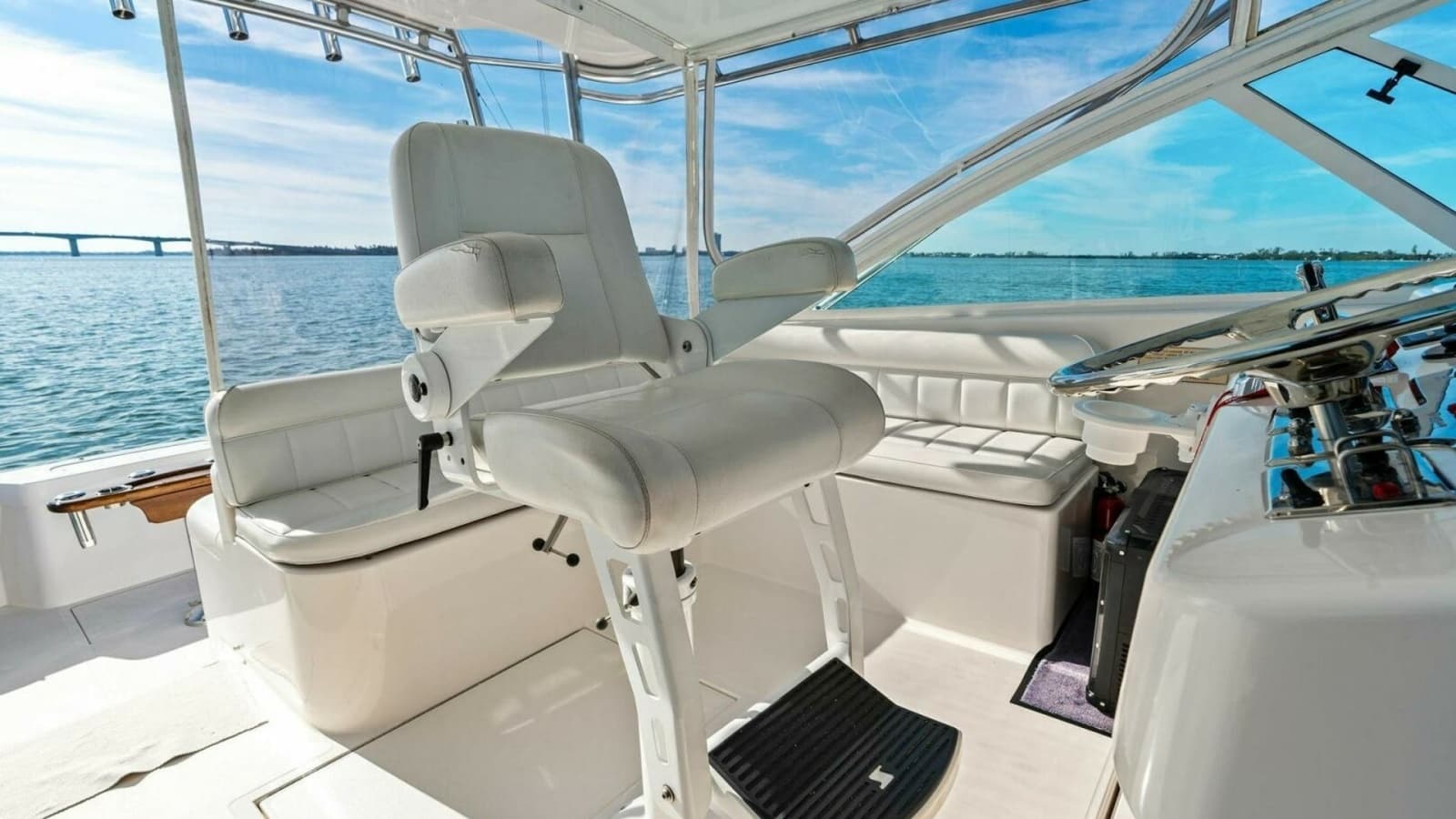 2005 Cabo 40 Express - Photo 25