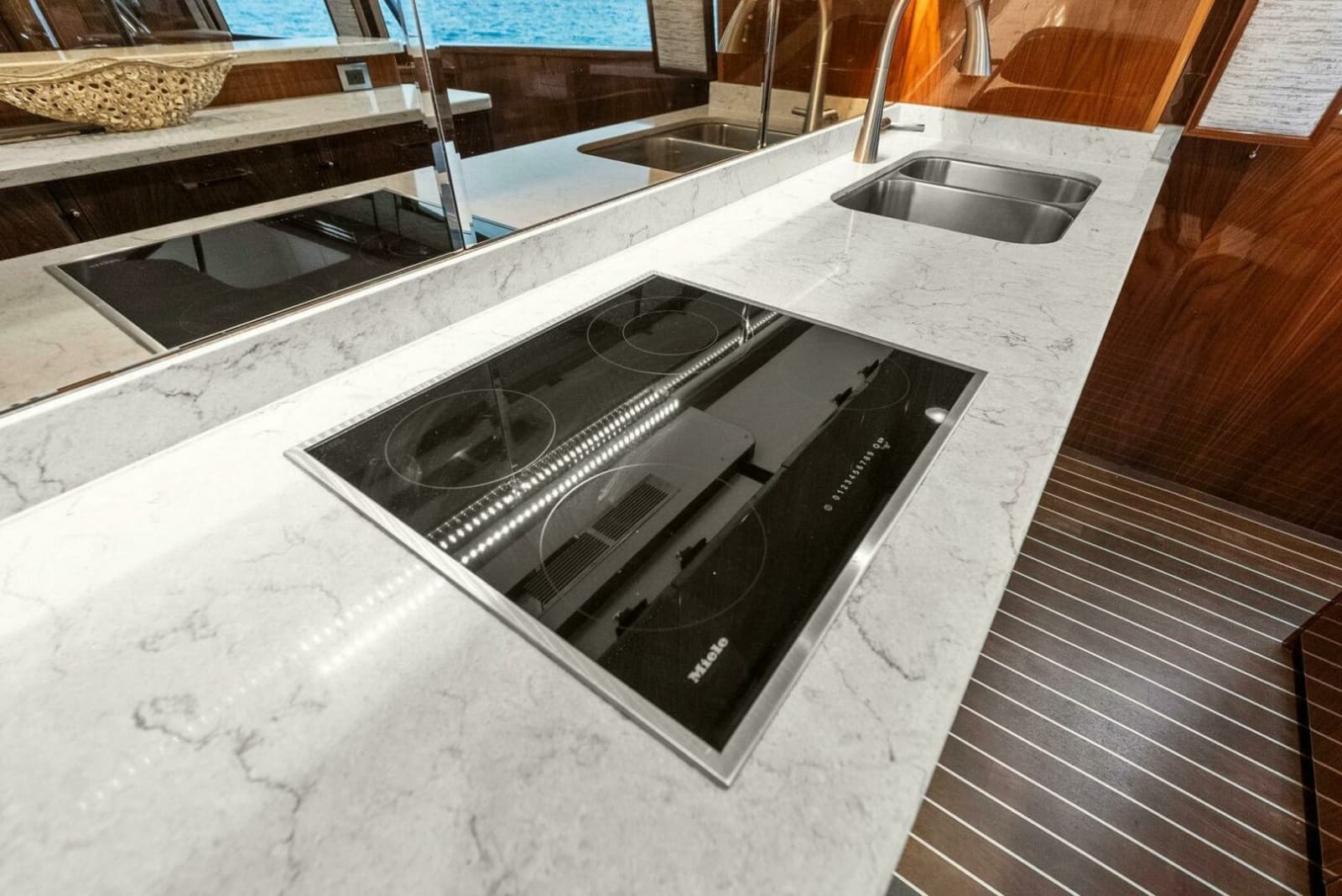 2022 Viking 68 Enclosed Bridge - Photo 12