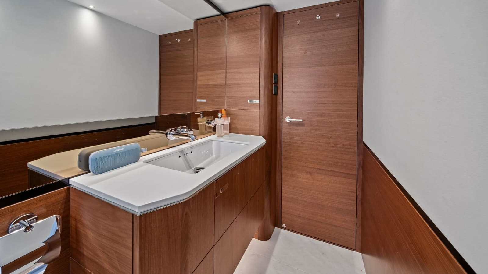 2019 Princess V65 - Photo 34