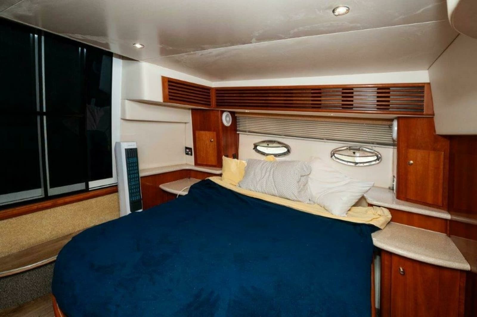 2002 Carver 444 Cockpit Motor Yacht - Photo 17