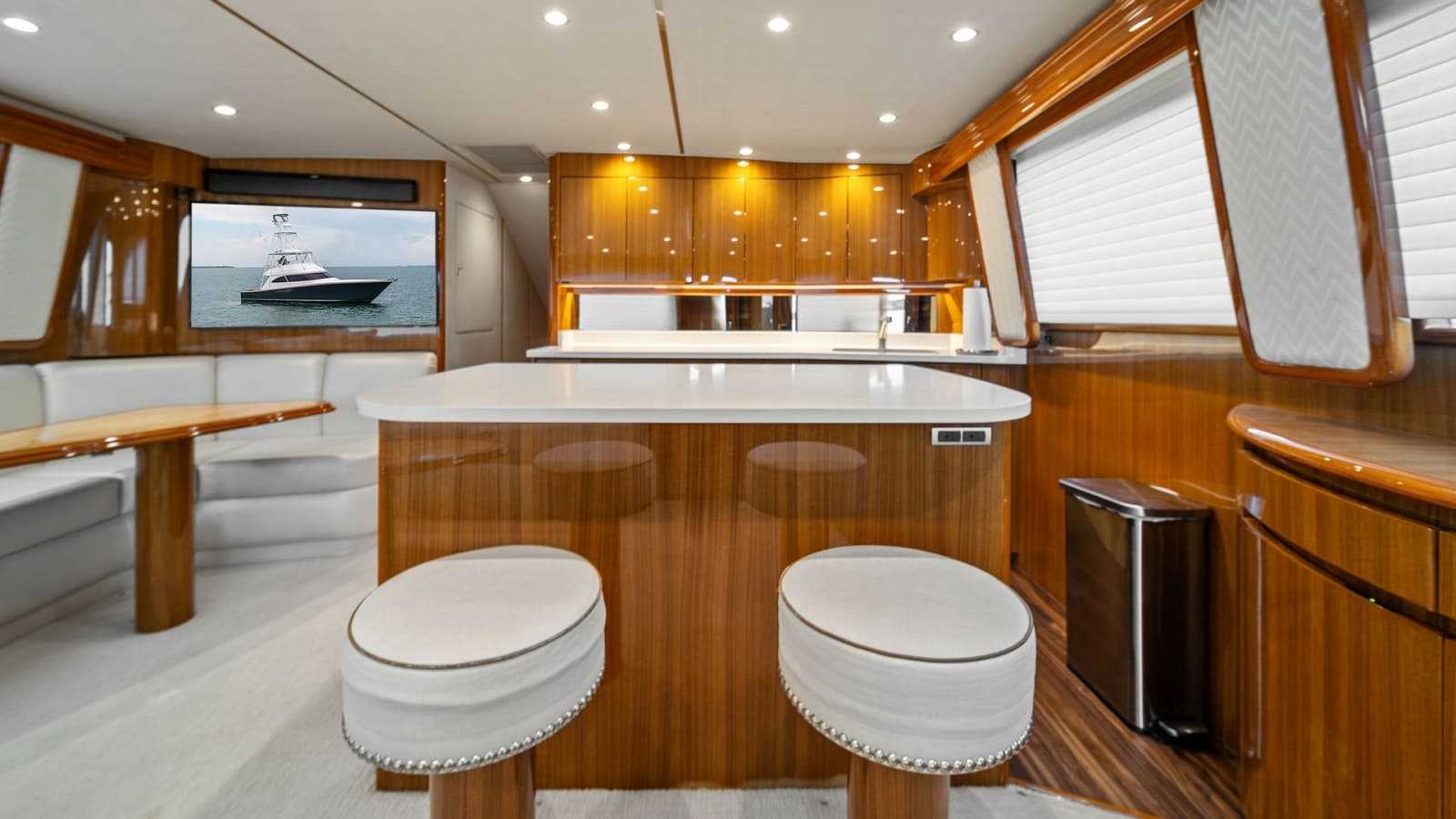 2015 Viking 55 Convertible - Photo 26