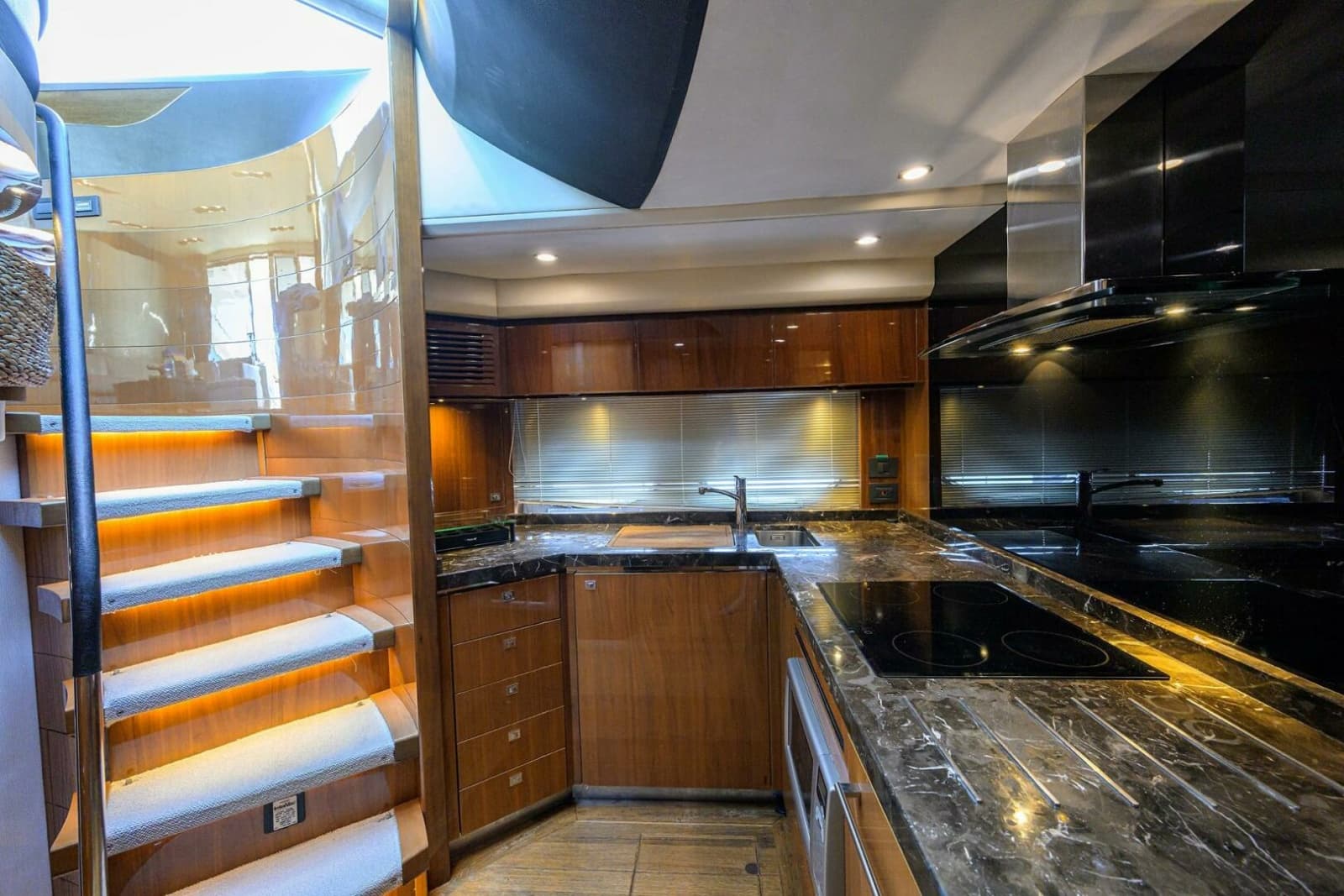 2013 Princess V72 Express Yacht - Photo 19
