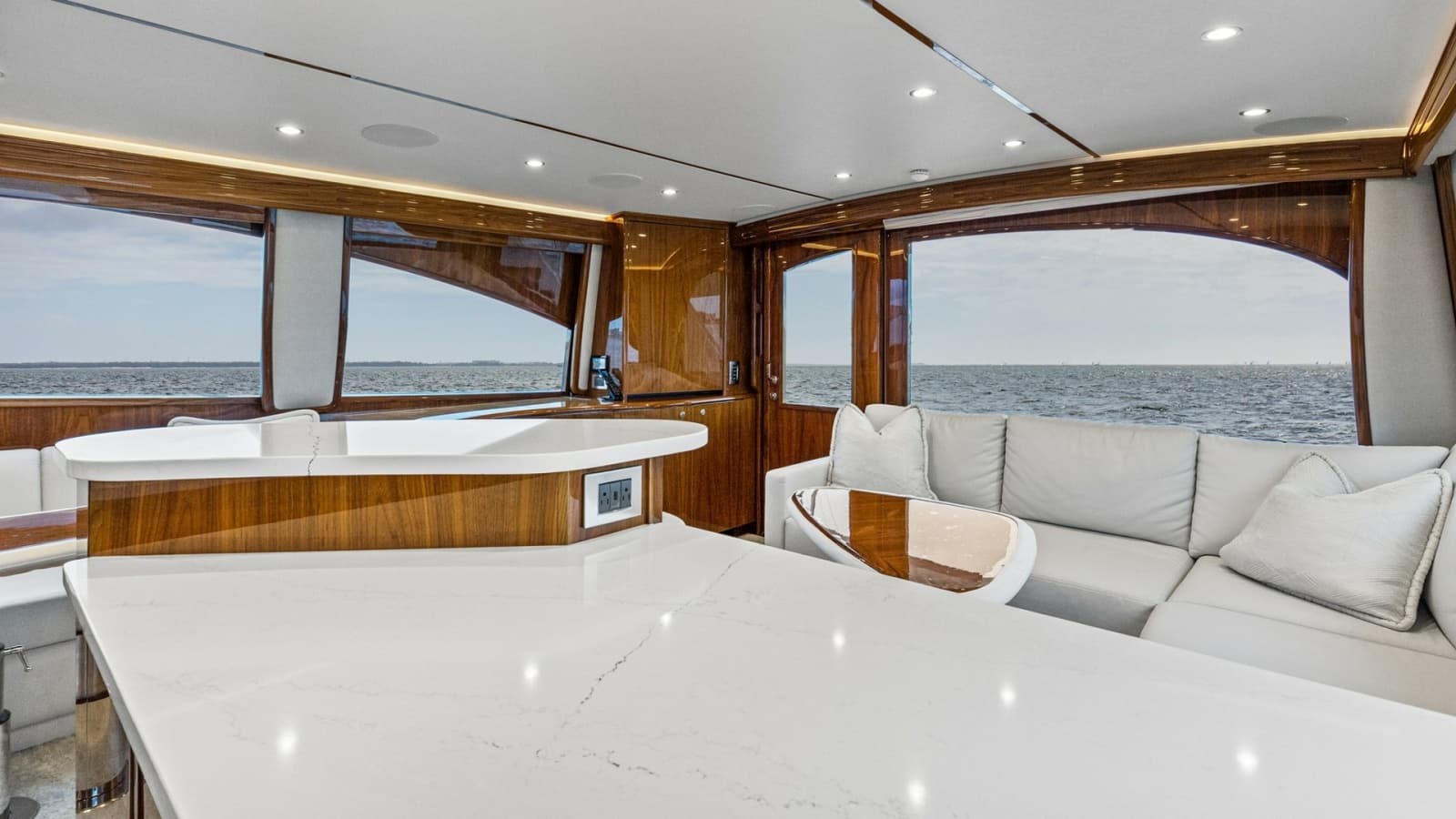 2022 Viking 58 Convertible - Photo 14