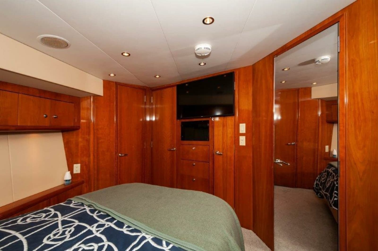 2002 Hatteras 65 Enclosed Bridge - Photo 10