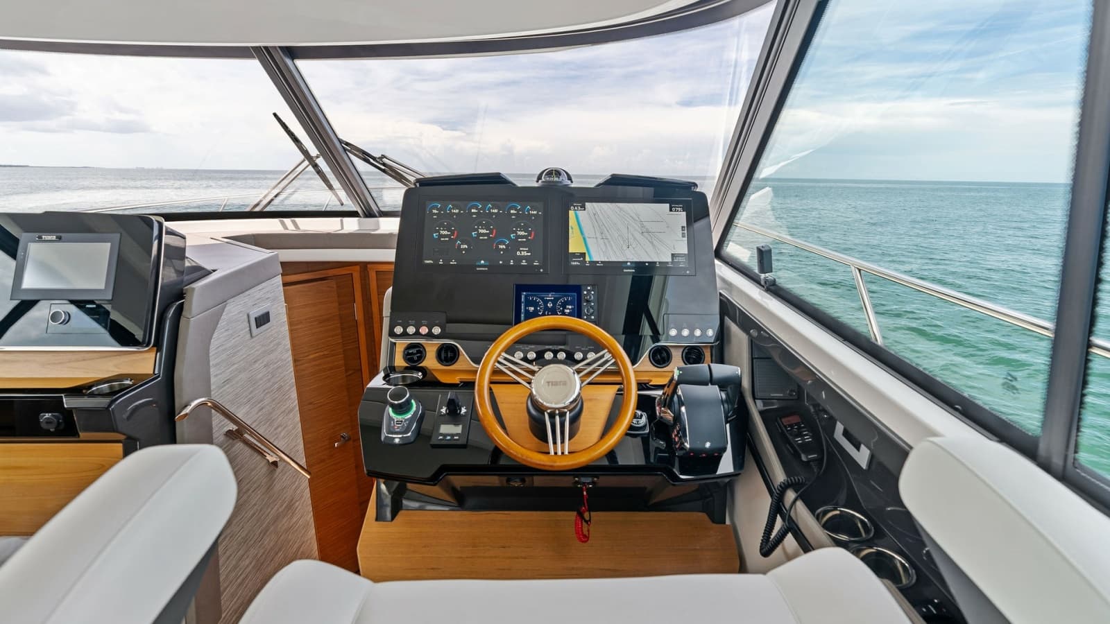 2025 Tiara Yachts 48LE - Photo 46
