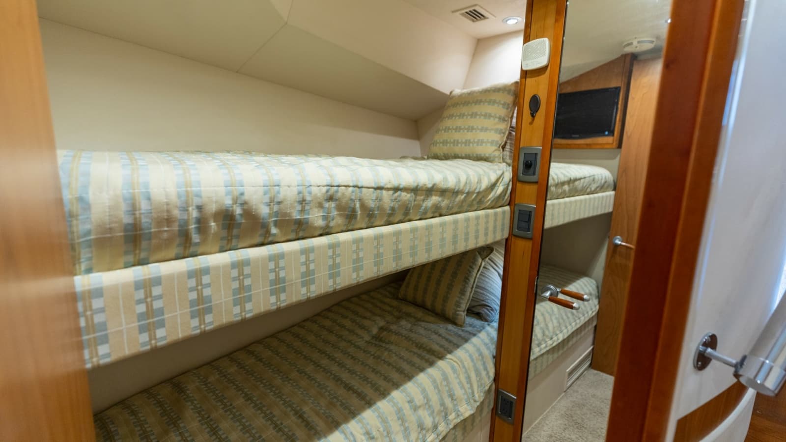 2010 Hatteras 60 GT - Photo 27