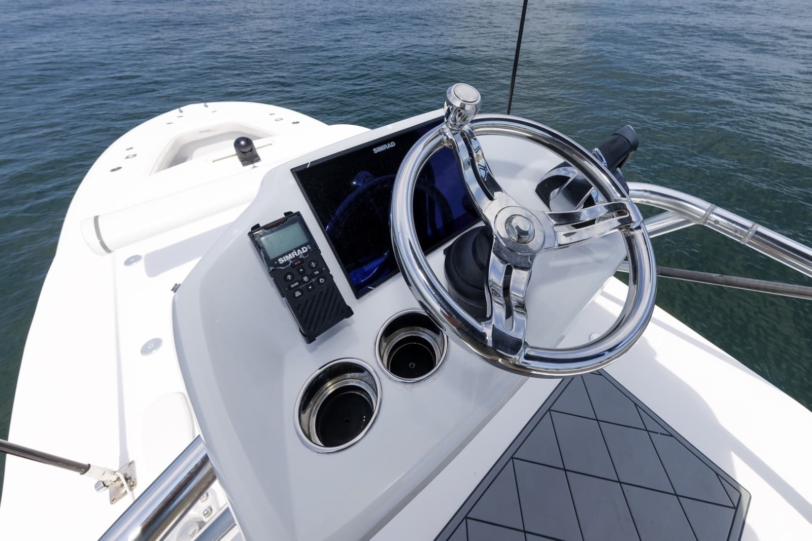 2021 Front Runner 39 Center Console - Photo 8